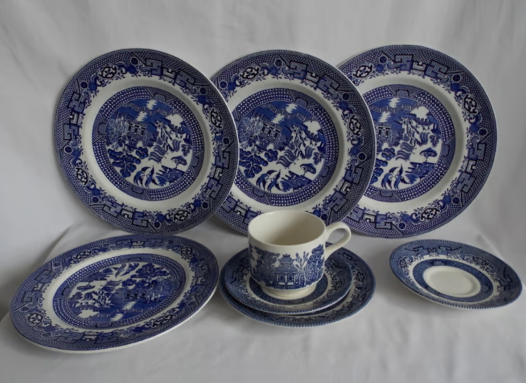 Vintage Old Willow Staffordshire Churchill Blue & White Plates Trio Cup Saucer