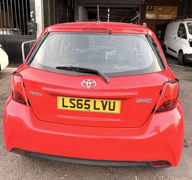 Toyota, YARIS, Hatchback, 2015, Manual, 1329 (cc), 5 doors