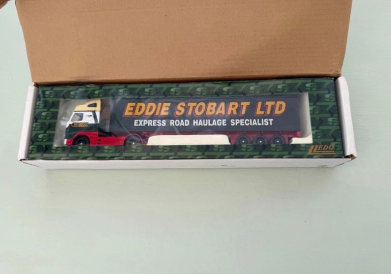 Lledo PM119 1:76 Scale Volvo FH12 Truck & Box Trailer - Eddie Stobart