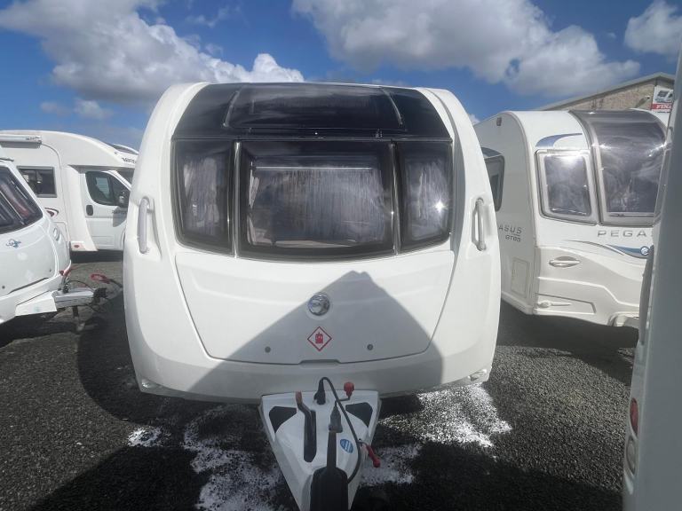 Swift Challenger 570 se 2014 4 berth fixed bed 