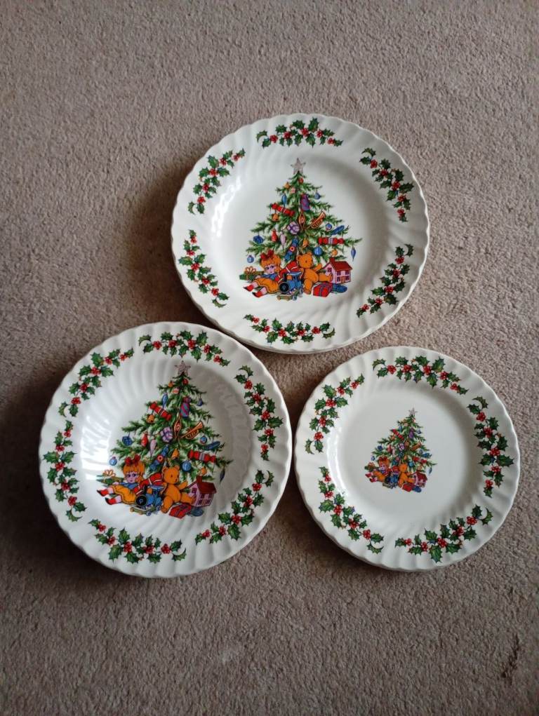 Grindley "Royal Tudor" Christmas Tree plates & bowls