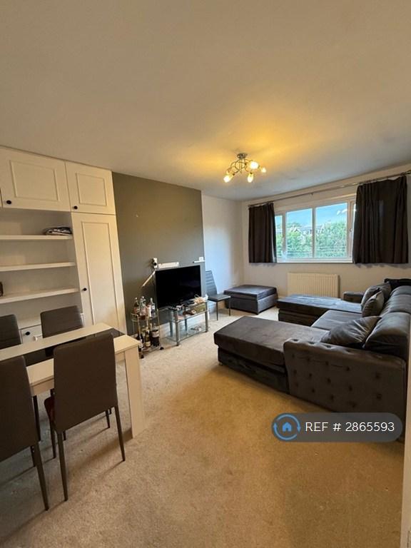 2 bedroom flat in Craven Avenue, London, W5 (2 bed) (#2865593)