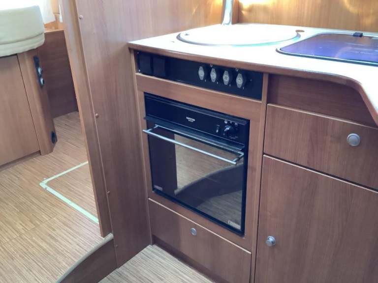2013 (13) HYMER CARADO T449H LOW PROFILE