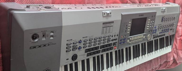Yamaha 9000 Pro Electric Keyboard – Good Condition