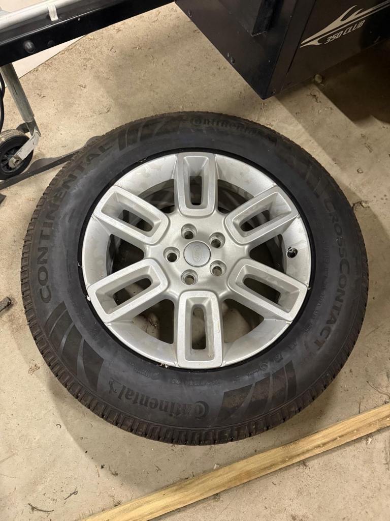 New Genune Defender 19” Alloys & Continental 266/65 r19