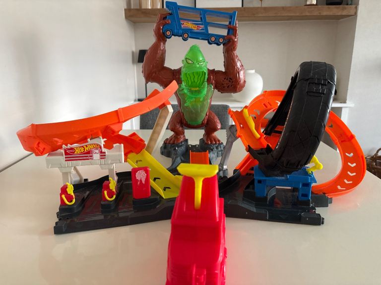 Hot Wheels Toxic Gorilla Slam
