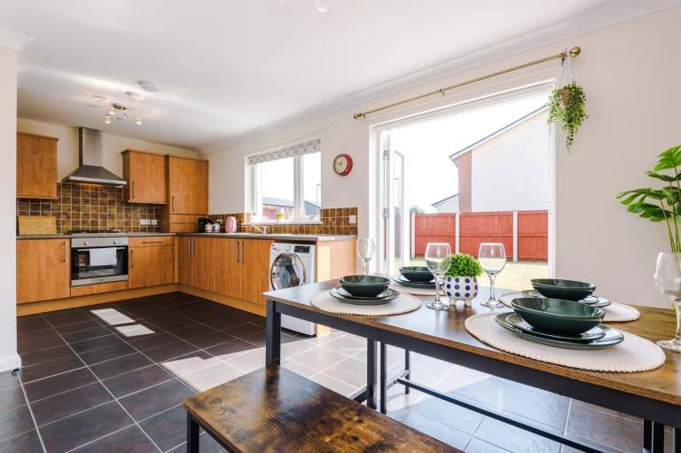 4-Bedroom House, 2 Bathrooms, Study, Garden & Parking – Liverpool L11-available to rent soon