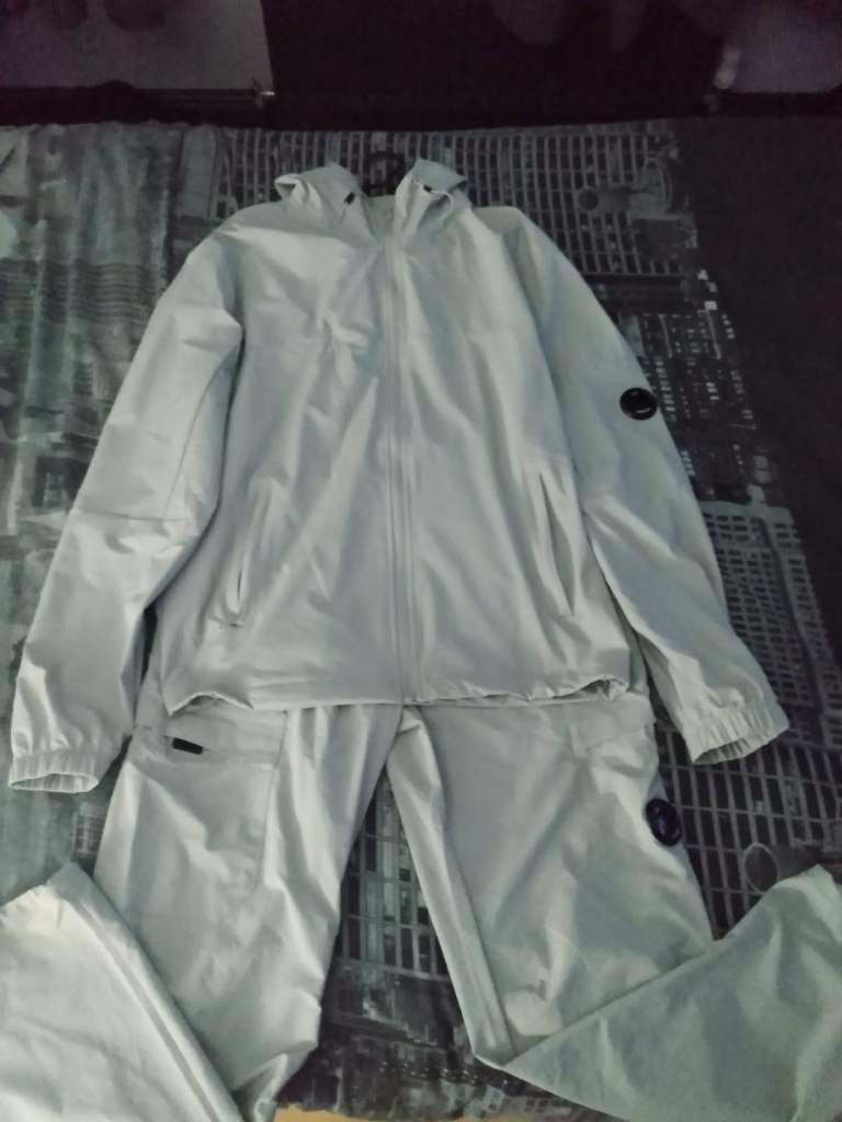 Large CP Company tracksuit tried on and doesn't fit 