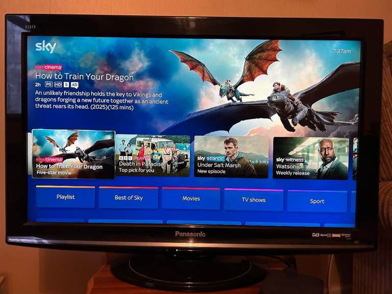 32 INCH PANASONIC TV WITH REMOTE CONTROL. GREAT PICTURE AND CONDITION.