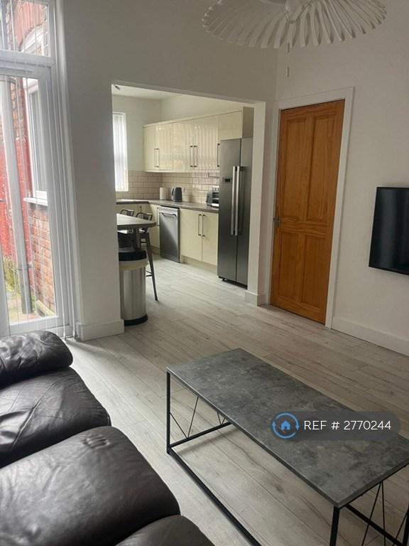 3 bedroom house in Ruskin Avenue, Manchester, M14 (3 bed) (#2770244)