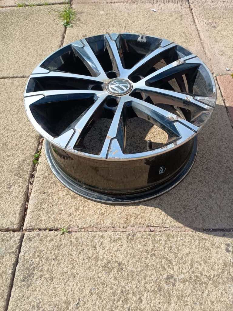 VW Golf 2013 Mk7 5G 17 inch 5 Twin Spoke Alloy Wheel.