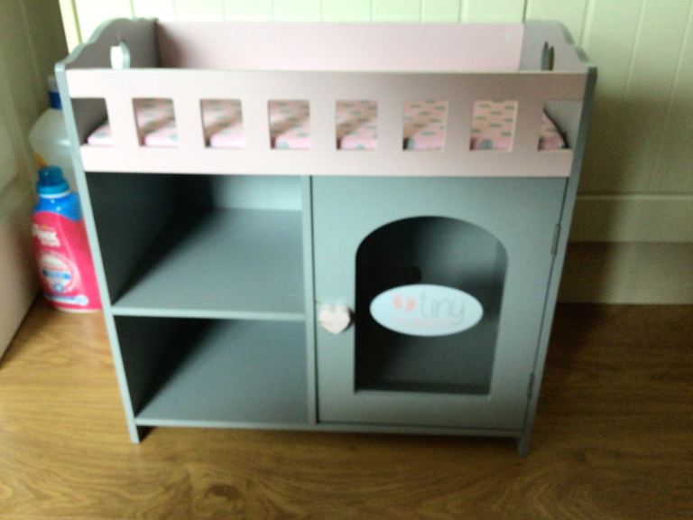 Tiny Treasures Dolls Bed & Wardrobe.