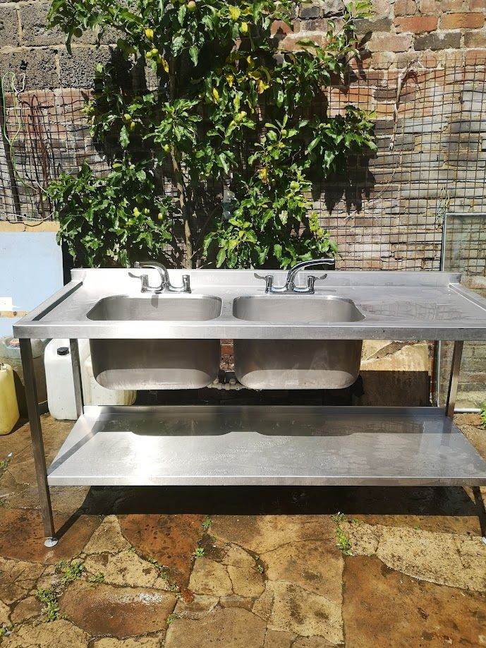 Commercial sink pure Stainless steel not chip imitation, refurbished.