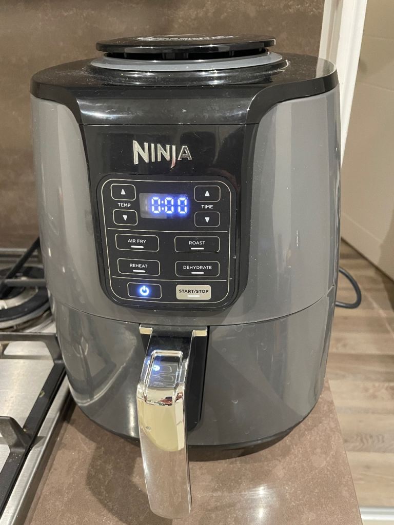 Selling a Ninja Air Fryer AF100UK with Cook & Crisp rack.