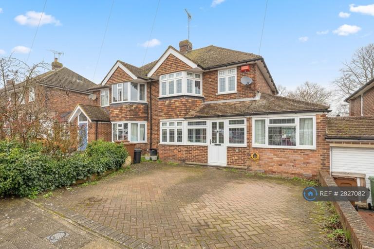 4 bedroom house in Chatsworth Drive, Rochester, ME2 (4 bed) (#2827082)