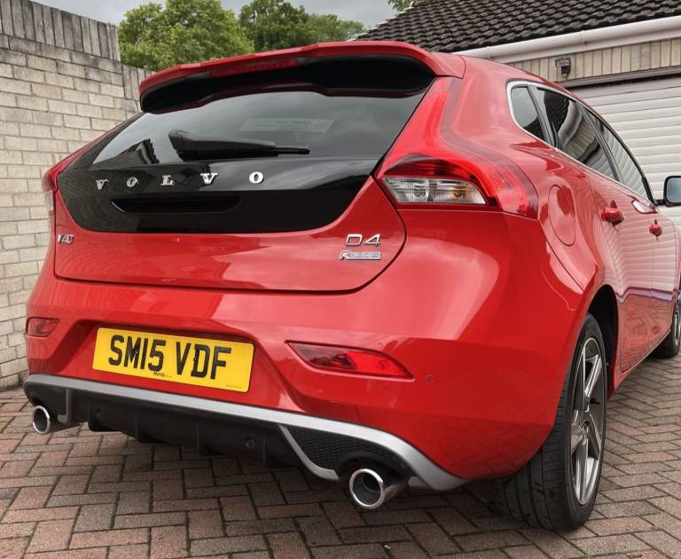 Volvo V40 D4 R Design 2.0 Turbo, 5 Door Hatchback, ONLY 31,500 miles, £20/ year tax.