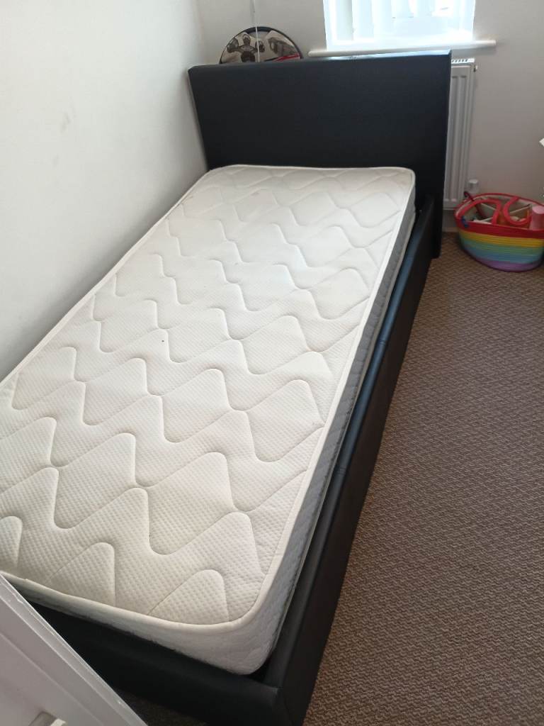 Single bed and matress