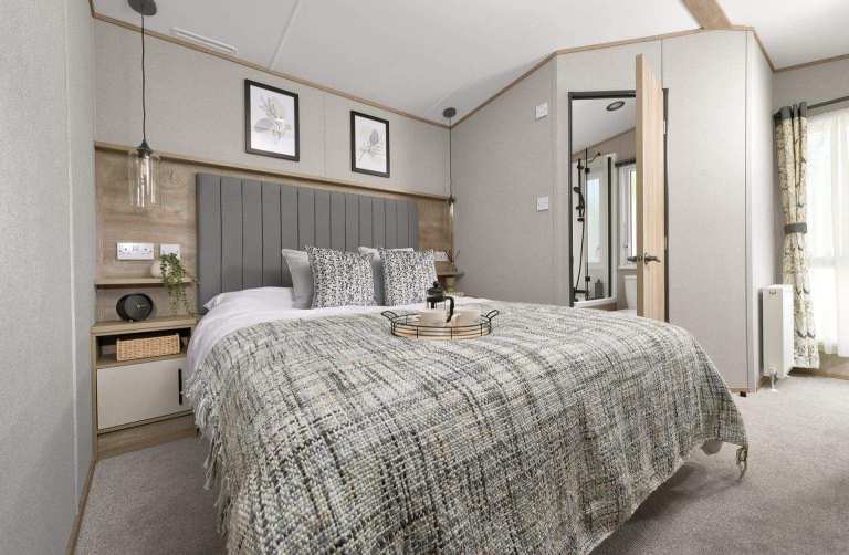 Spacious 2-Bed Static Caravan at Overstone Lakes