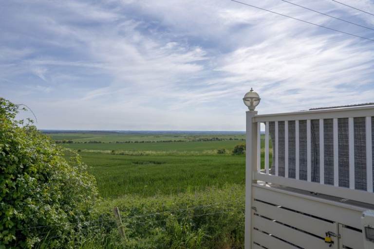 Looking for the perfect coastal retreat? This Delta Resort could be your ideal getaway!