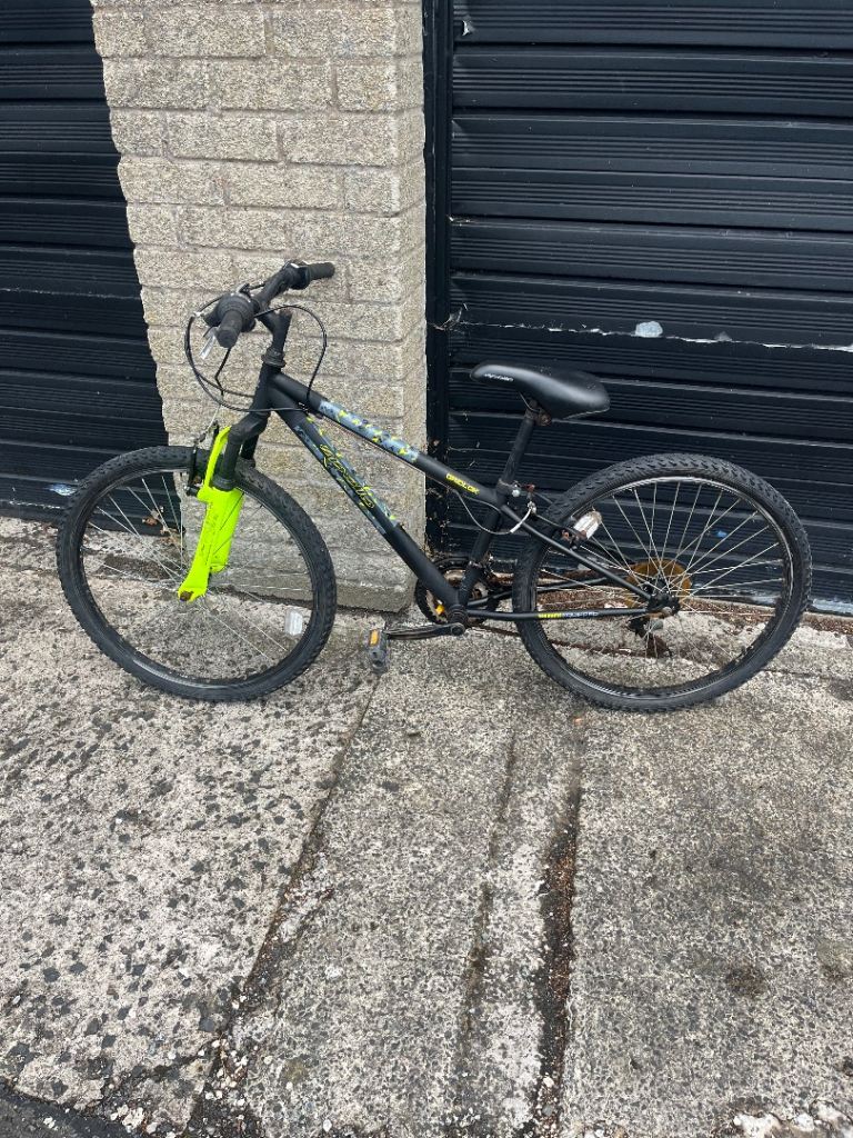 Black Mountain Bike with Neon Green Forks – Good Condition
