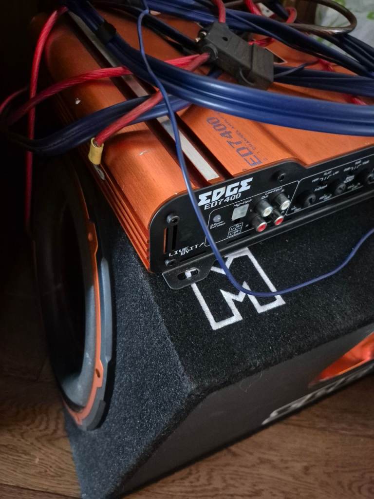 900W 10" Edge Subwoofer With Amp and Full Wiring kit