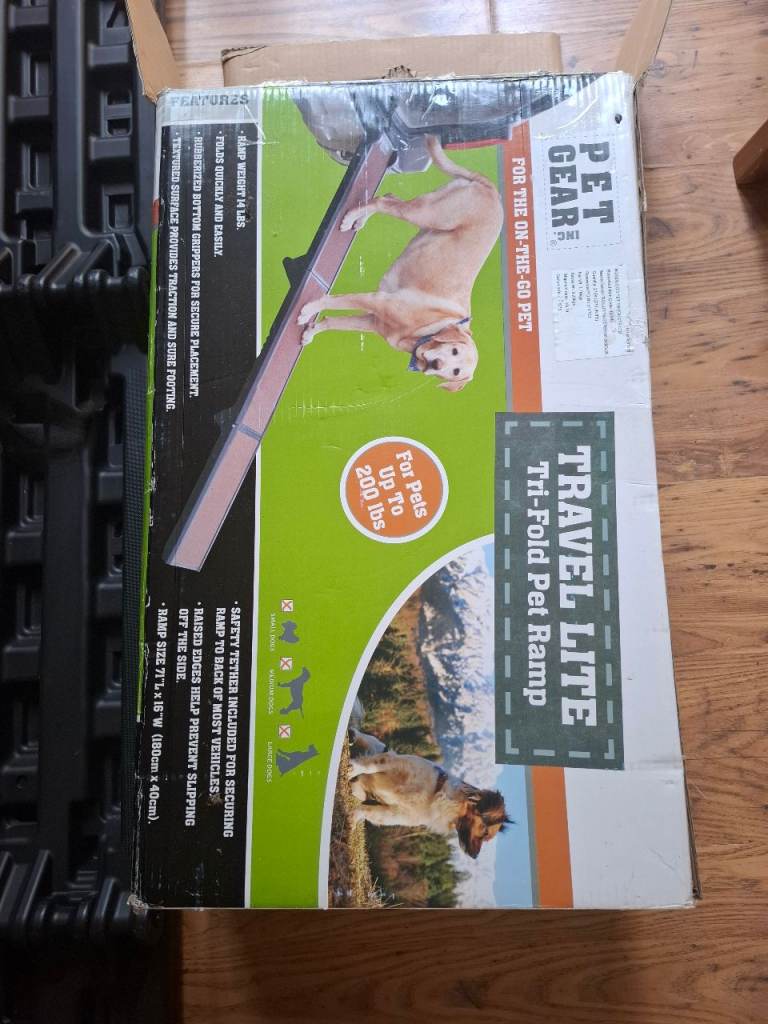 Dog ramp (tri fold by Pet Gear)