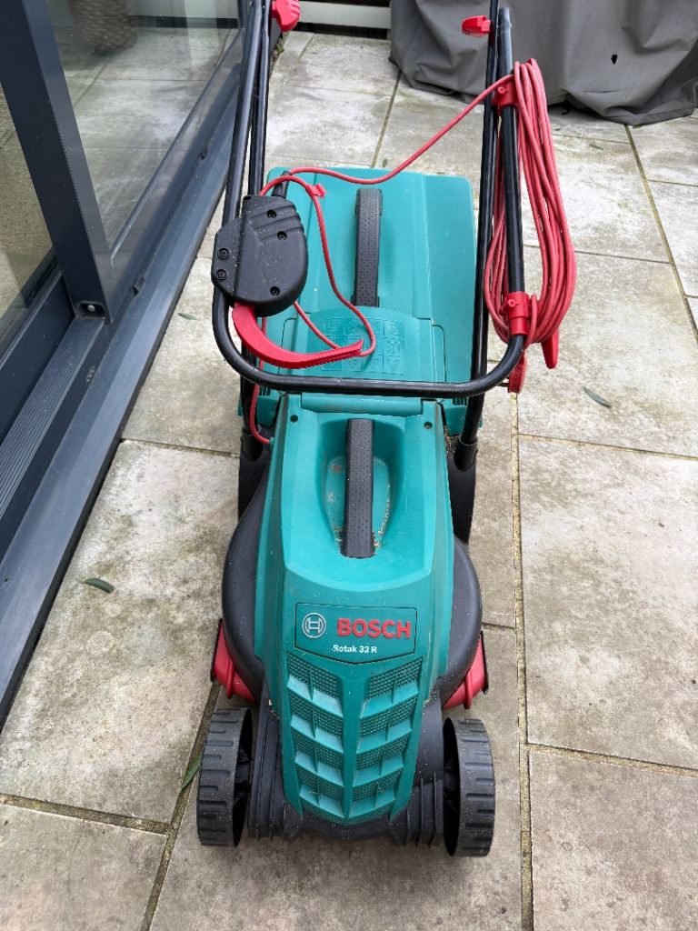 Lawnmower - Bosch Rotak 32R
