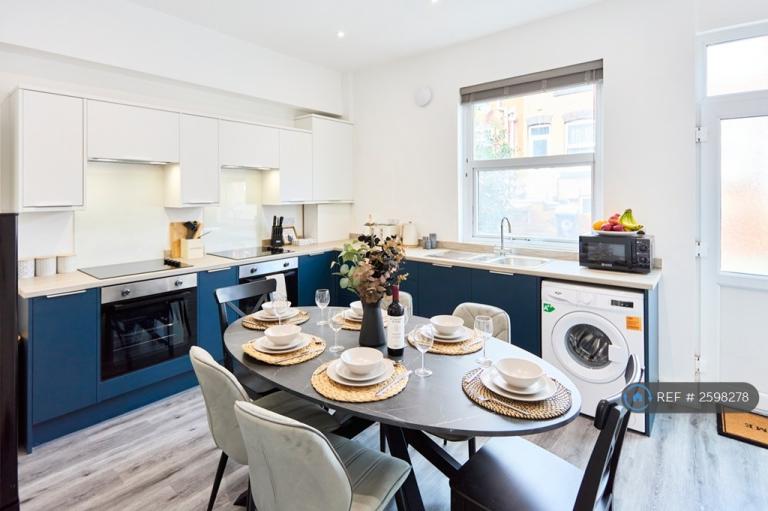 6 bedroom house in Harold Terrace, Leeds, LS6 (6 bed) (#2598278)