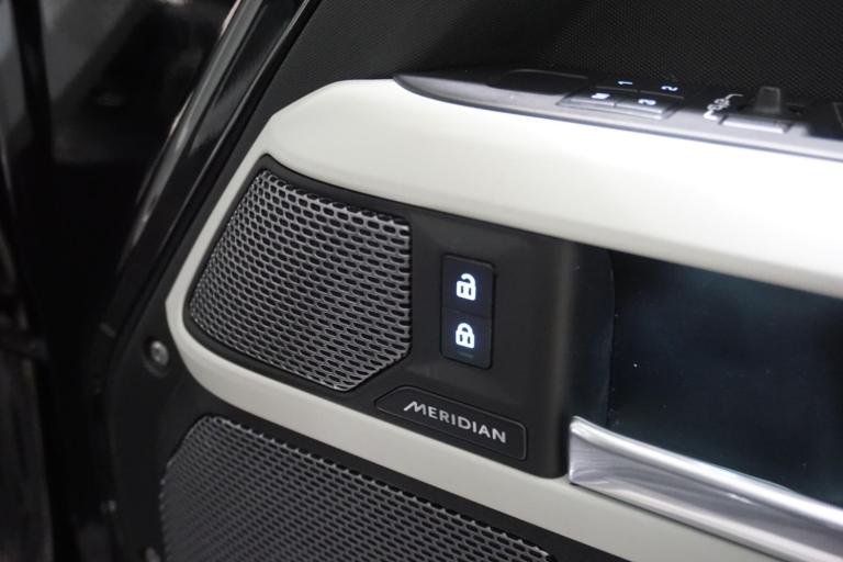 2023 Land Rover Defender 110 3.0 D250 MHEV HSE Hard Top SUV Auto 4WD MWB Euro 6 (s/s) 5dr PANEL V...