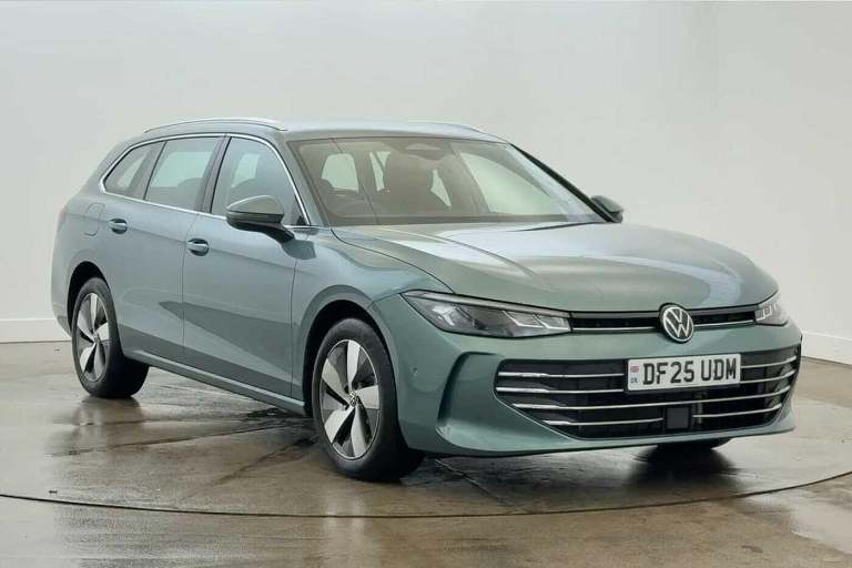 2025 Volkswagen Passat 1.5 TSI eHybrid Life 5dr DSG **TOWBAR** Estate PETROL/ELECTRIC Automatic