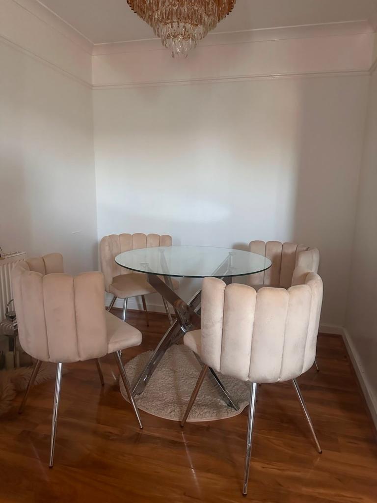 Dining table and 4 chairs