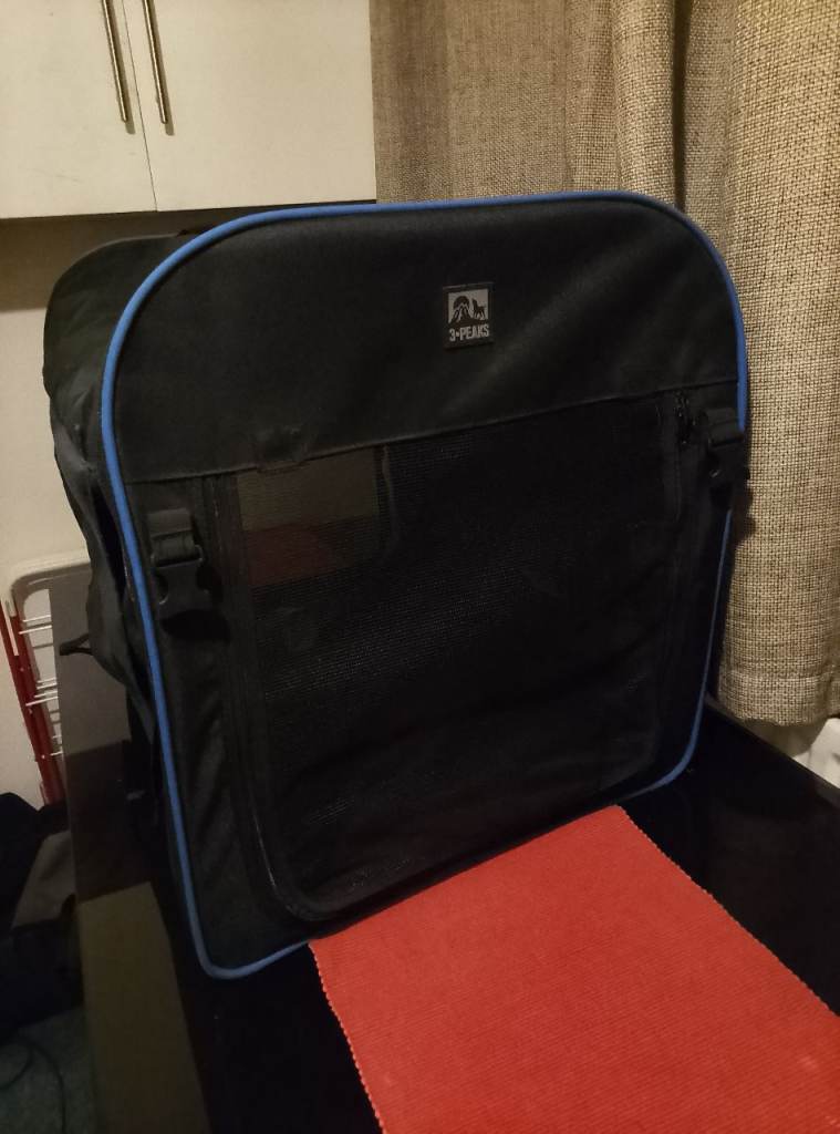 Large pet carrier