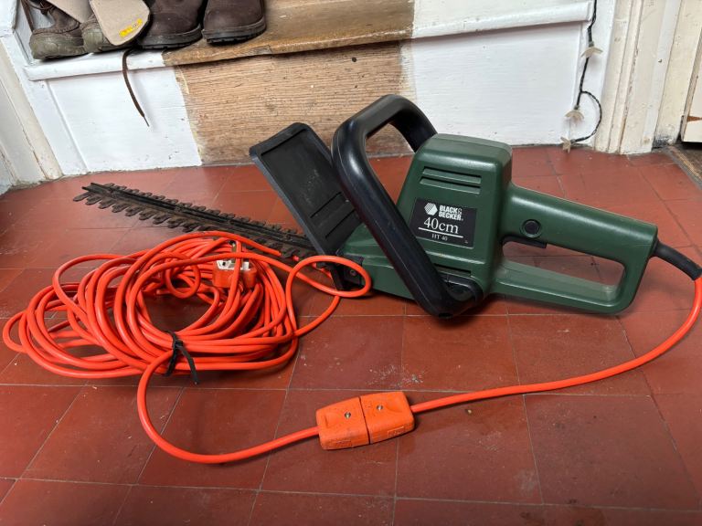 Black & Decker 40cm Hedgetrimmer