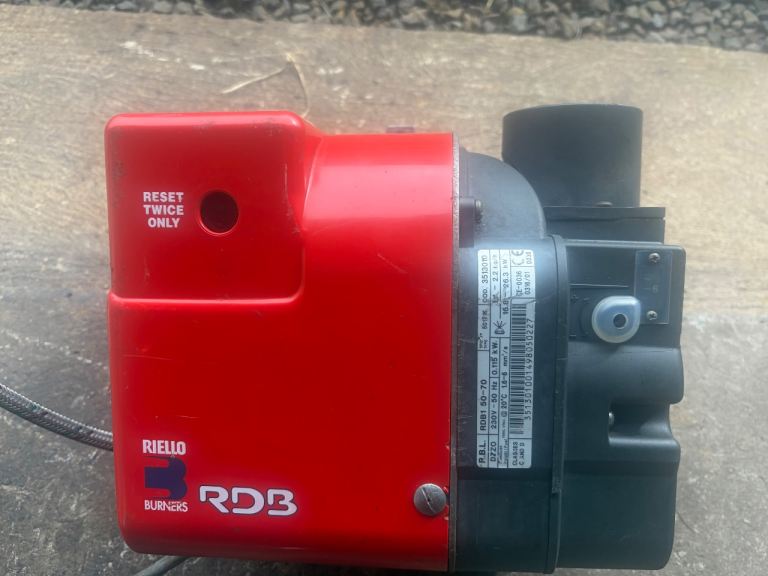 Riello RDB1 Oil Fired burner in Excellent condition. 16.8-26.3Kw Output. 50-70 Fully Overhauled.