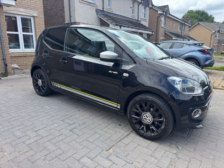 Volkswagen UP, Hatchback, 2016, Manual, 999 (cc), 3 doors