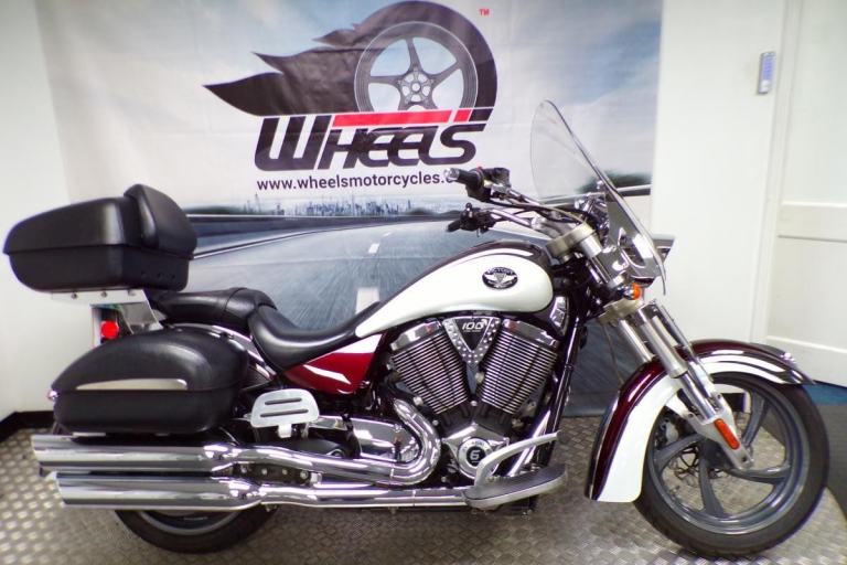 2010 VICTORY KINGPIN SUPERB LUXURY CRUISER