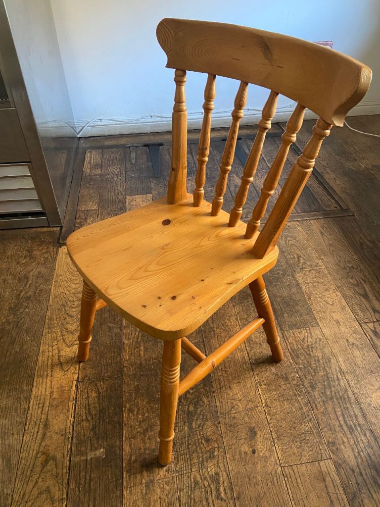 Belongs in a farm chair 