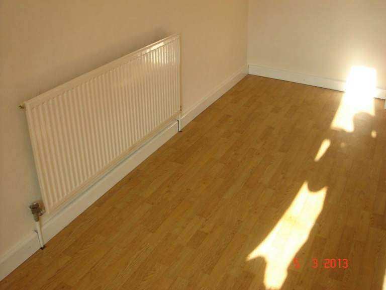 Spacious 3-Bed Flat for Rent-NE8 4QQ