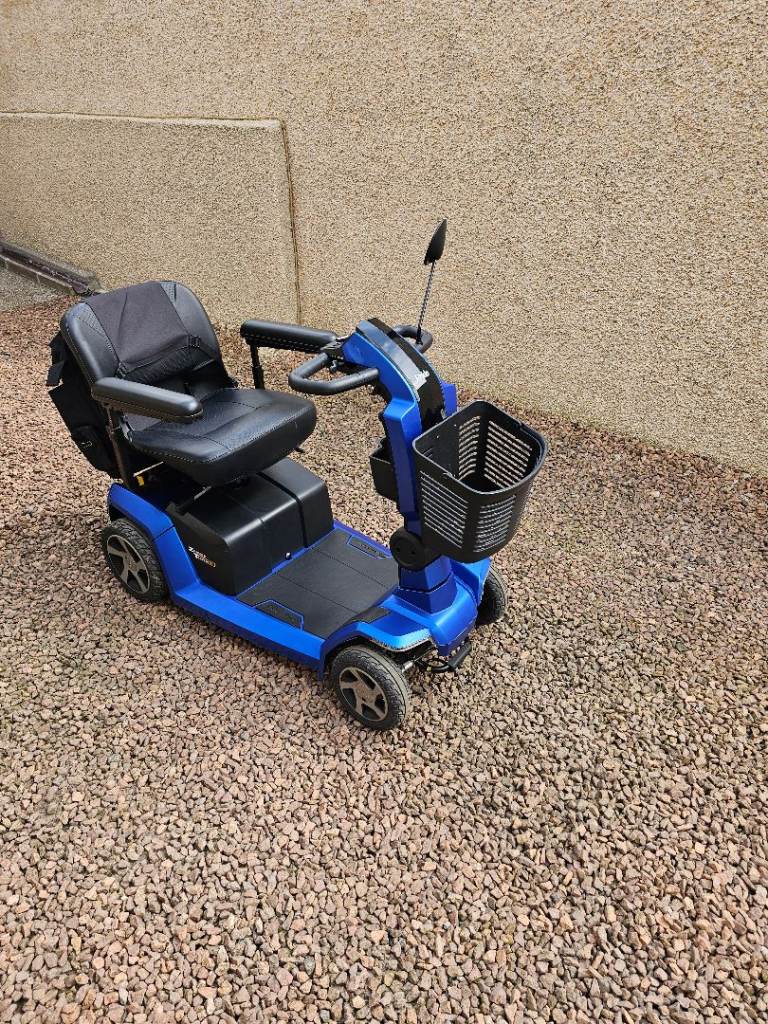 PRIDE ZERO TURN TEN MOBILITY SCOOTER IN GREAT CONDITION, READY TO USE 