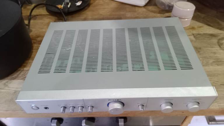 Fab Rotel RA-01 hi-fi amplifier w phono