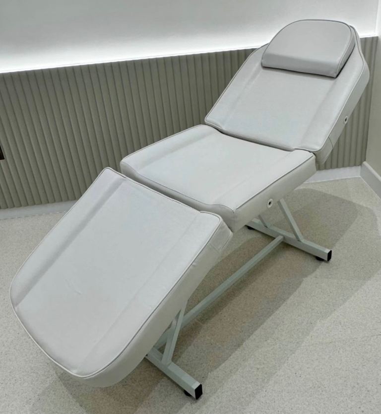 Beauty chair / bed for sale 