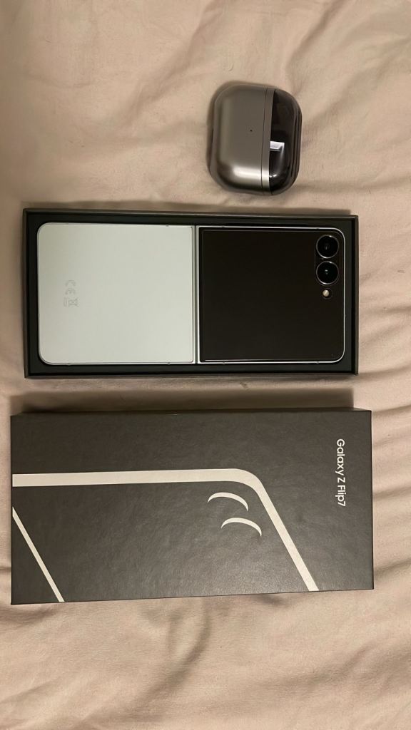 Samsung Galaxy Z Flip 7 & Galaxy Buds
