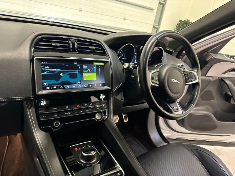 2019 Jaguar F-Pace 2.0 D180 R-Sport SUV 5dr Diesel Auto AWD Euro 6 (s/s) (180 ps) ESTATE Diesel A...