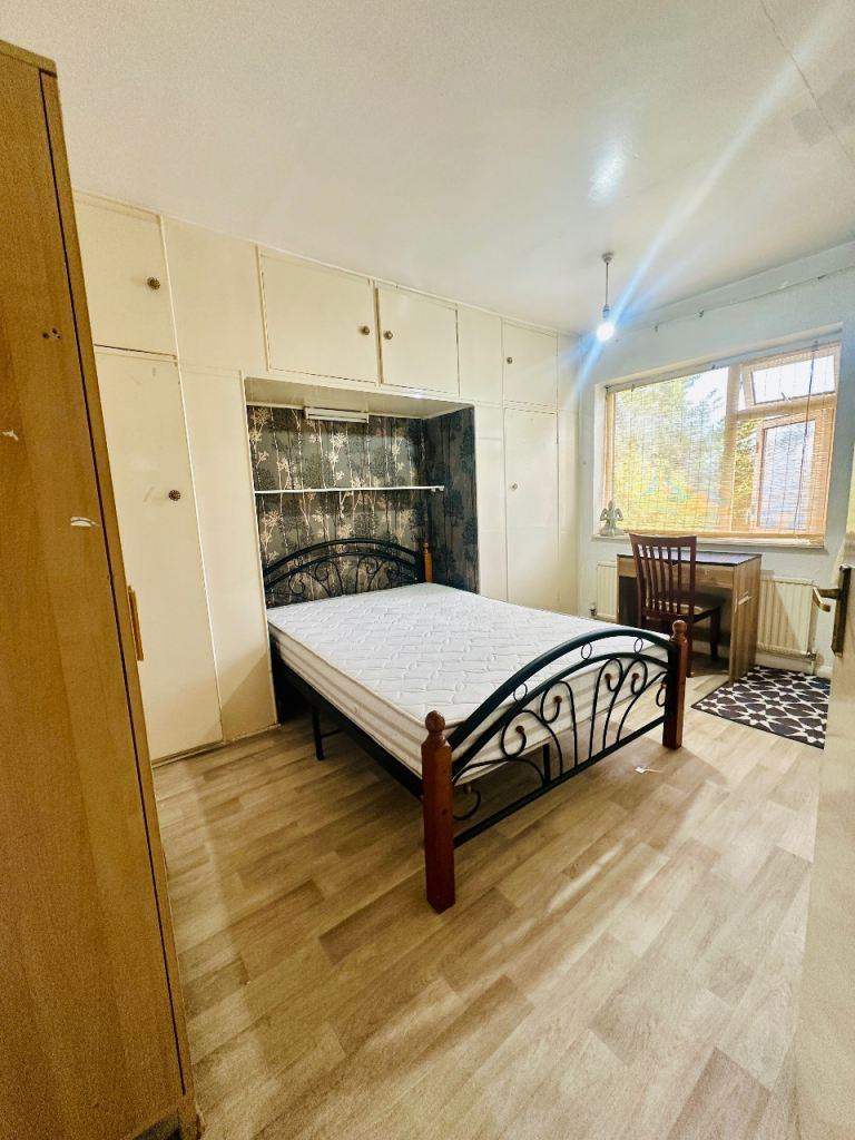 Spacious Double Room in Hayes UB4 8ES – £650 PCM | All Bills Included