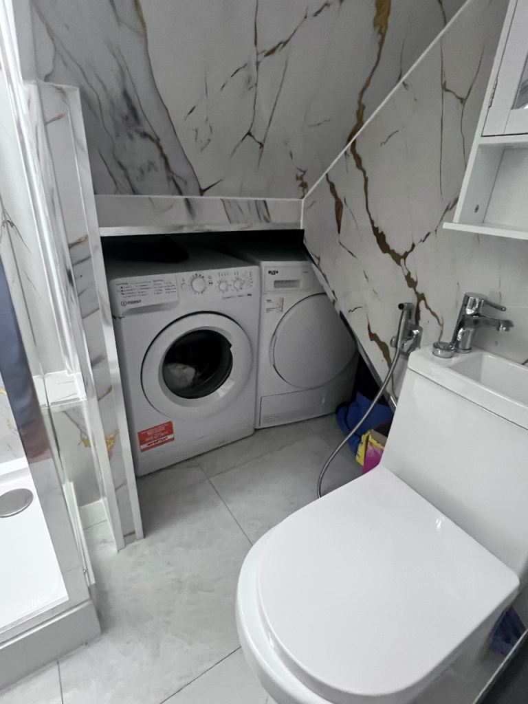 Fully furnished Extra Large double room to rent in Mitcham 