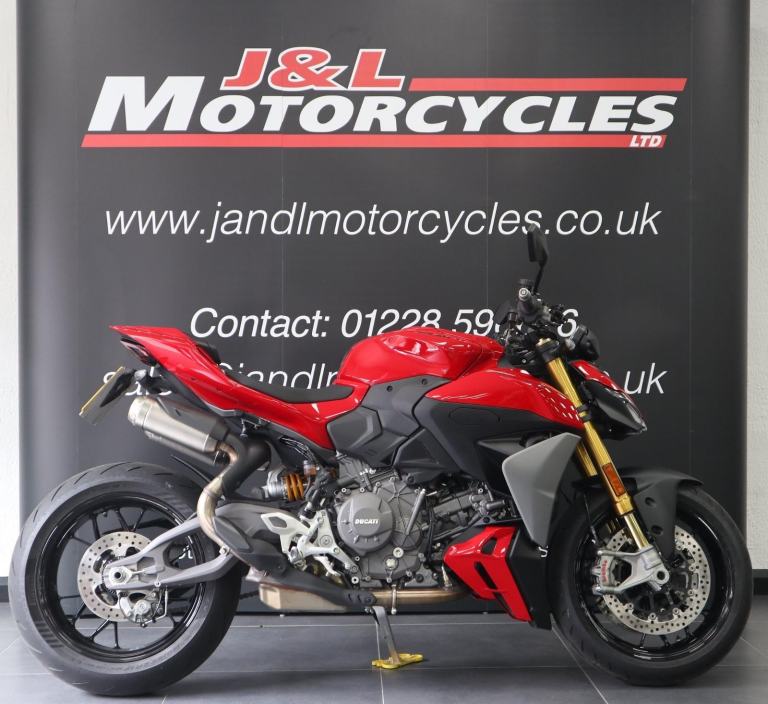 Ducati Streetfighter V2 S