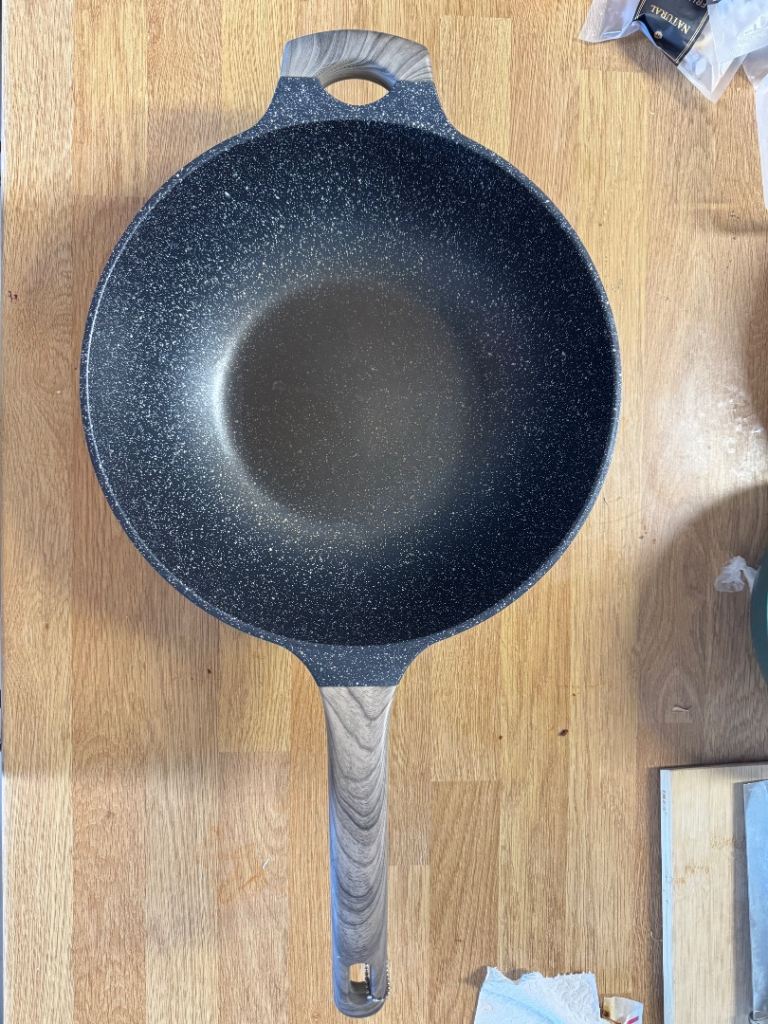Large Black Non-Stick Wok with Lid 