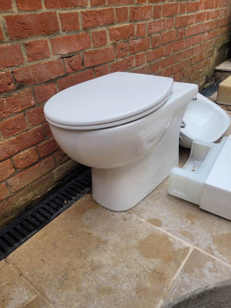 FREE White Ceramic Toilet sink