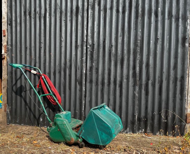 SUFFOLK PUNCH CLASSIC 30 ELECTRIC LAWNMOWER - WORKING