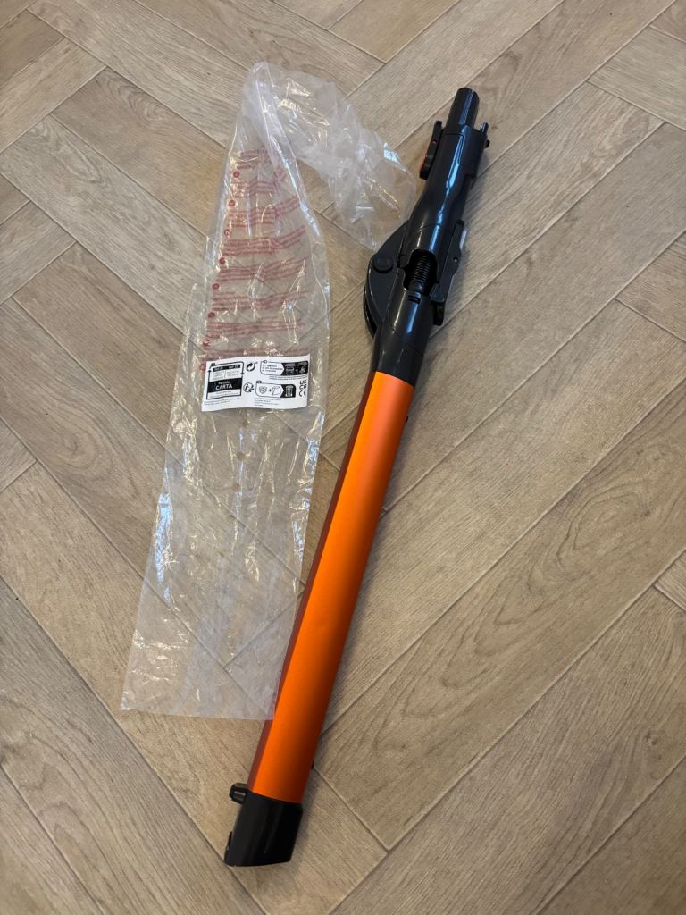 BRAND NEW STILL IN PACKAGING GENUINE SHARK WAND FOR IZ201